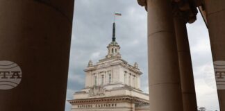 Изтича срокът кандидатите за депутати, избрани в два района, да заявят от коя листа искат да влязат в 52-рия парламент