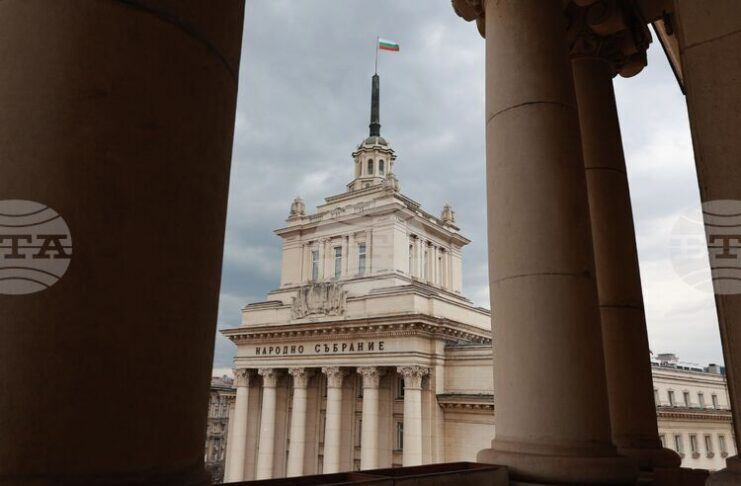 Изтича срокът кандидатите за депутати, избрани в два района, да заявят от коя листа искат да влязат в 52-рия парламент