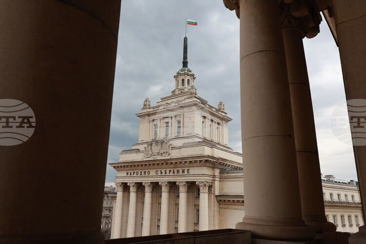 Изтича срокът кандидатите за депутати, избрани в два района, да заявят от коя листа искат да влязат в 52-рия парламент