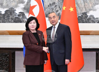 Китайският външен министър пристига утре на двудневна визита в Северна Корея Китайският външен министър пристига утре на двудневна визита в Северна Корея