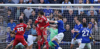 Ливърпул би Евертън в последните секунди на първото дерби на "Хил Дикинсън", Астън Вила и Нотингам постигнаха успехи