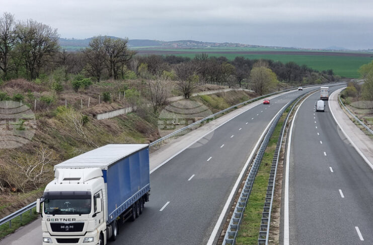 Мъж загина, след като бе ударен от камион на магистрала „Марица“, съобщиха от полицията