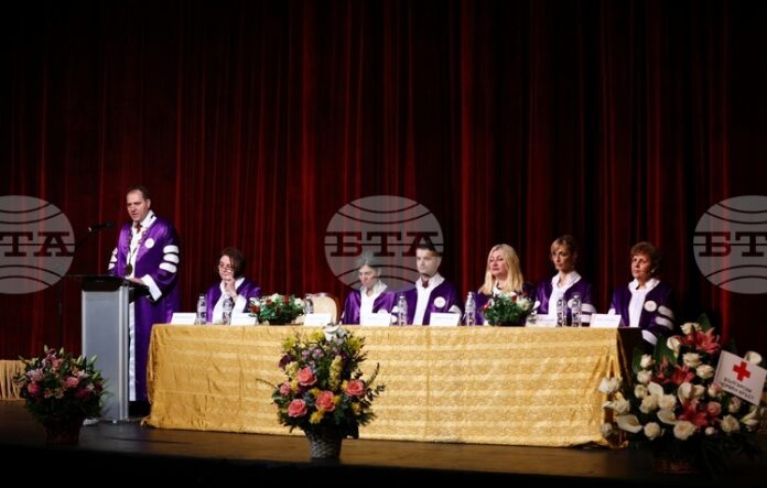 Медицинският университет и през тази година затвърди позицията си на водещ научен и образователен център, каза ректорът проф. Бойчо Ланджов