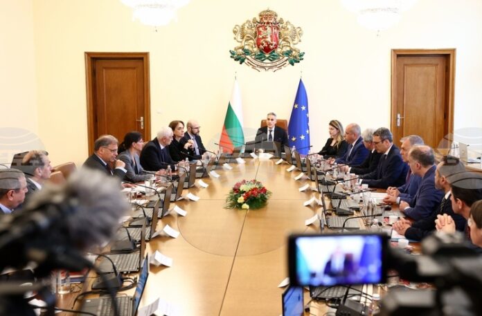 Меморандум за разбирателство между служебното правителство и инвеститор в Шумен Меморандум за разбирателство между служебното правителство и инвеститор в Шумен предвижда откриването на сто работни места