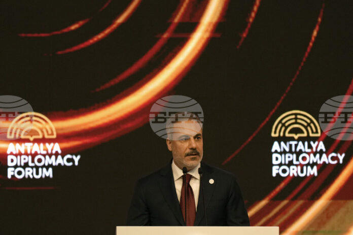 Министрите на външните работи на Турция, Пакистан, Египет и Саудитска Арабия ще се срещнат в кулоарите на форума в Анталия по въпроса за Иран