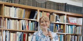 Мира Добрева представи във Велико Търново втората си книга за столетниците и каза, че е написала пиеса по темата