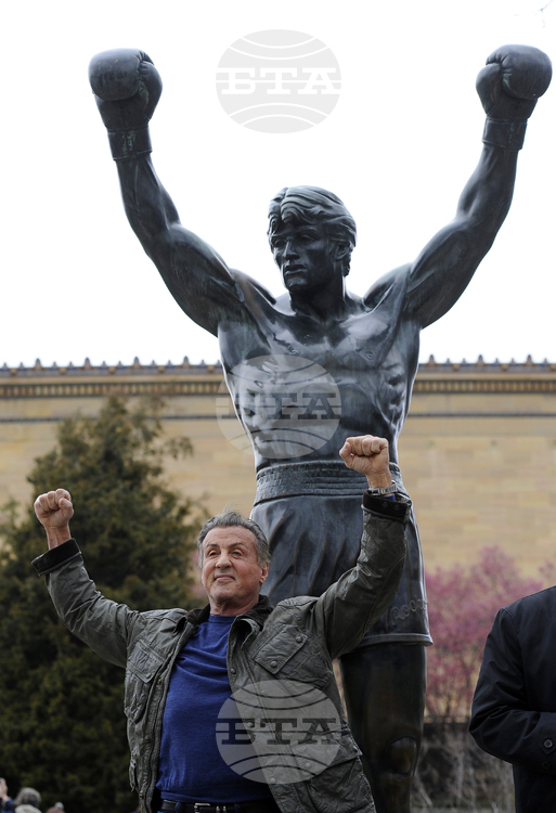 Музеят на изкуствата във Филаделфия прие статуята на Роки в изложба, след десетилетия резервирано отношение