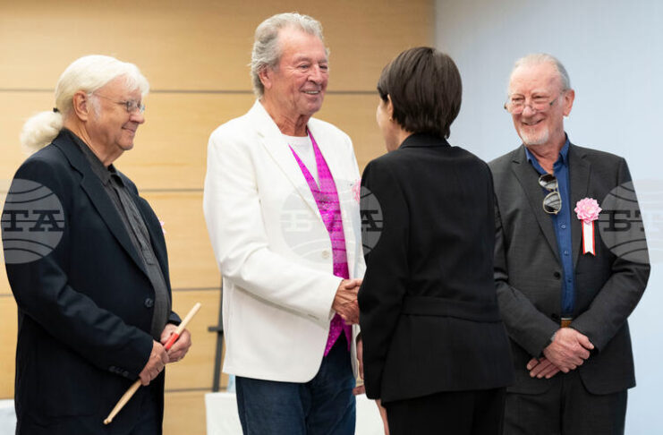 Музикантите от „Дийп пърпъл" се срещнаха с японския премиер Санае Такаичи в Токио