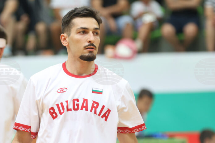 Националът Борислав Младенов и Виена Баскет допуснаха загуба след продължение в австрийския шампионат