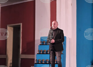 Над 100 млади изпълнители участват в националния конкурс "Звездици за Лора" в Свищов