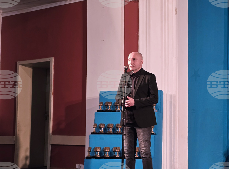 Над 100 млади изпълнители участват в националния конкурс "Звездици за Лора" в Свищов