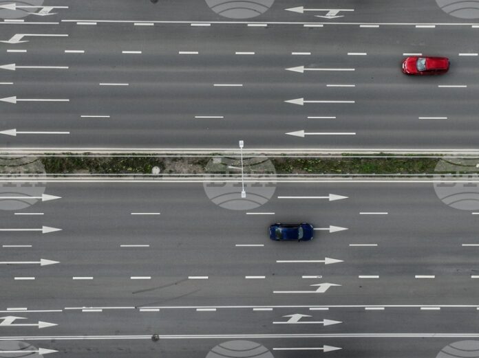 Над 190 000 автомобила се очаква да излязат от София преди Великден, ще се ограничава движението на камиони по "Тракия", "Хемус" и "Струма", съобщи АПИ