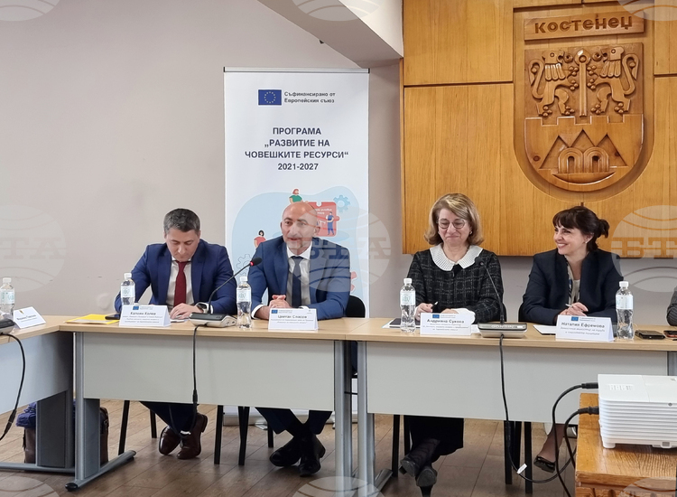 Надграждането на социалните услуги с иновативни методи и подкрепата за възрастните хора коментираха експерти на събитие в Костенец