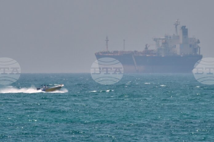 Напълно натоварен танкер с втечнен природен газ премина през Ормузкия проток за пръв път от два месеца