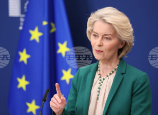 Насилието няма място в политиката, заяви Фон дер Лайен