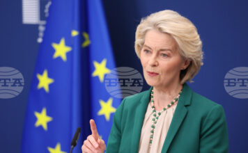 Насилието няма място в политиката, заяви Фон дер Лайен