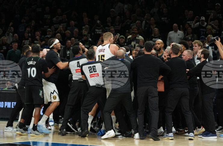 НБА глоби Никола Йокич и Джулиъс Рандъл след сбиването в края на четвъртия мач от плейофната серия между Денвър и Минесота