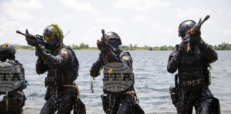 Неизвестни лица застреляха трима цивилни, ескортирани от конвой на ганайската армия; 7 от нападателите са убити