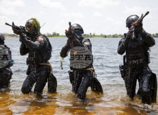 Неизвестни лица застреляха трима цивилни, ескортирани от конвой на ганайската армия; 7 от нападателите са убити