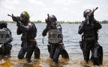 Неизвестни лица застреляха трима цивилни, ескортирани от конвой на ганайската армия; 7 от нападателите са убити