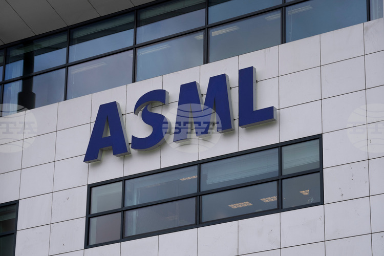 Нидерландският технологичен гигант ASML отчете 15 на сто ръст на нетната печалба за първото тримесечие на годината