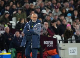 Нуно Ешпирито Санто настоява, че битката за оцеляване не е надпревара между два отбора