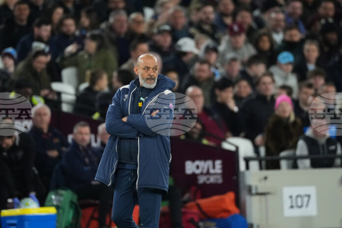 Нуно Ешпирито Санто настоява, че битката за оцеляване не е надпревара между два отбора