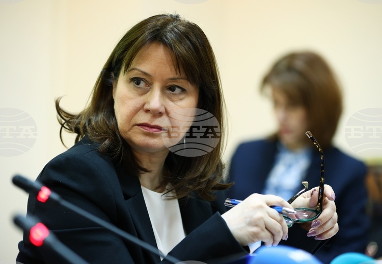 Няма никакви основания да се допуснат големите увеличения, които топлофикациите в страната искат, каза омбудсманът Велислава Делчева