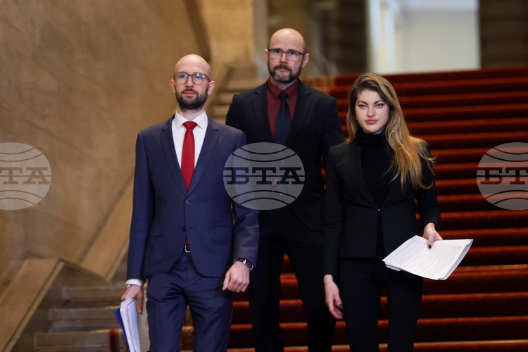 ОБНОВЕНА Част от средствата по подаденото четвърто искане по НПВУ са под риск, каза служебният финансов министър на брифинг в МС