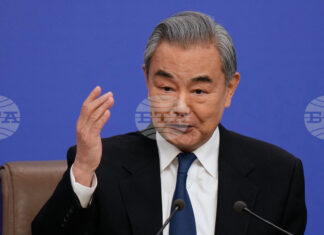 ОБНОВЕНА Пекин разкритикува блокадата на Ормузкия проток; китайският външен министър обсъди въпроса с пакистанския си колега