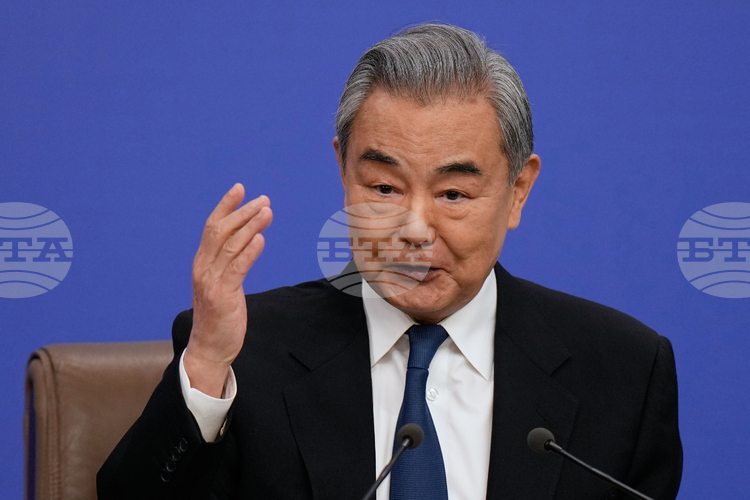 ОБНОВЕНА Пекин разкритикува блокадата на Ормузкия проток; китайският външен министър обсъди въпроса с пакистанския си колега