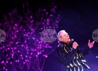 ОБНОВЕНА Почина поетът, композитор и певец Михаил Белчев ОБНОВЕНА Почина поетът, композитор и певец Михаил Белчев