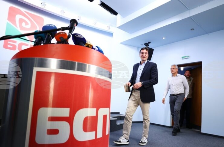 ОБНОВЕНА Ще поискам от Националния съвет на БСП вот на доверие, не го ли получа, подавам веднага оставка, каза Крум Зарков