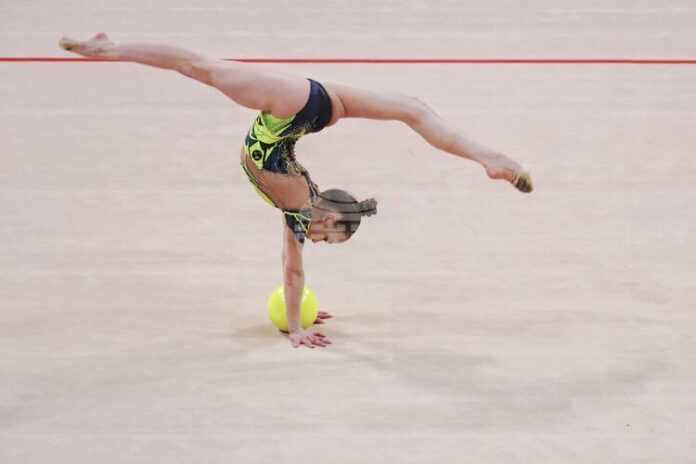 ОБНОВЕНА Стилияна Николова спечели сребърен медал на финала на обръч и бронзов на топка на Световната купа по художествена гимнастика в Баку