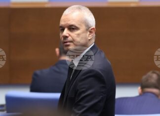 ОБНОВЕНА Тук сме, за да говорим, да се чува гласът на истината, заяви в декларация от името на "Възраждане" Костадин Костадинов