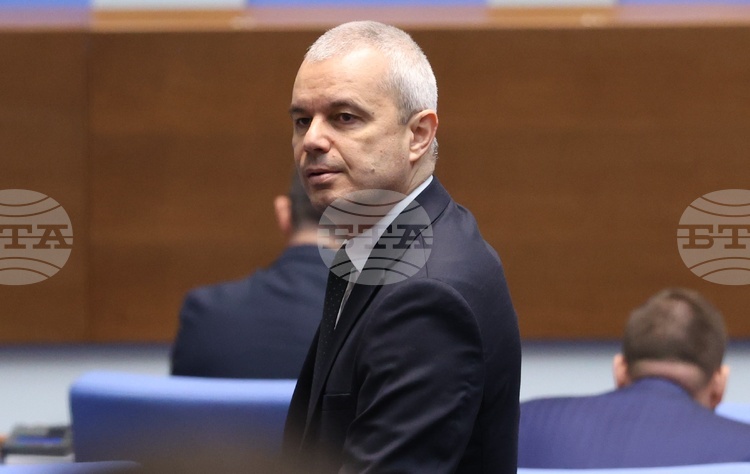 ОБНОВЕНА Тук сме, за да говорим, да се чува гласът на истината, заяви в декларация от името на "Възраждане" Костадин Костадинов