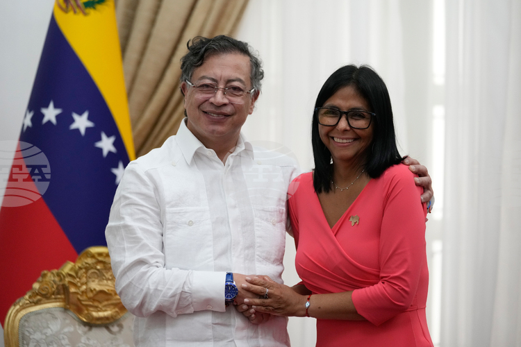 ОБНОВЕНА Венецуела и Колумбия обявиха военно сътрудничество за борба с мафиотскките групи и престъпните банди