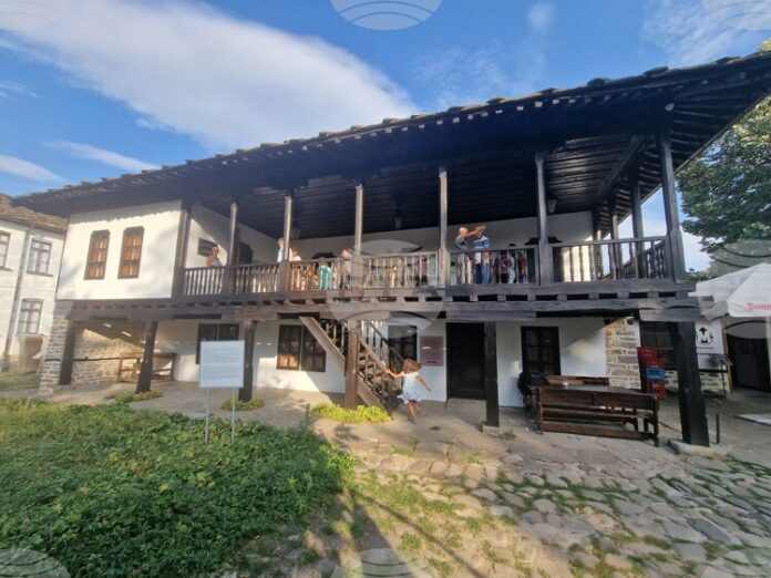 Община Троян ще отбележи 150 години от избухването на Априлското Община Троян ще отбележи 150 години от избухването на Априлското въстание с поднасяне на венци и две изложби на 20 април