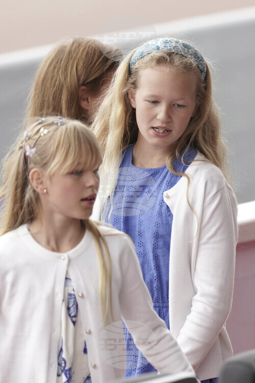 ОБЗОР
                                                                                                Звездата на Исла Филипс изгрява на небосклона на британското кралско семейство