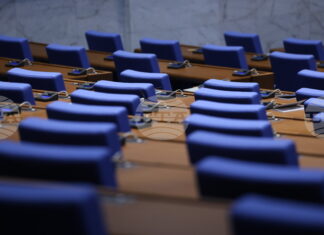 Очаква се депутатите да изслушат трима служебни министри на извънредно заседание Очаква се депутатите да изслушат трима служебни министри на извънредно заседание