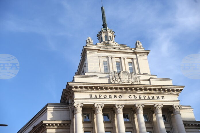 Очаква се по-висока избирателна активност спрямо последните избори, пет са сигурните партии в следващия парламент, според "Алфа Рисърч"