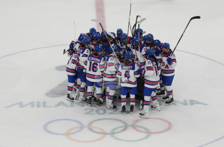 Олимпийският турнир по хокей на лед през 2030 година може да бъде преместен в Париж или Лион