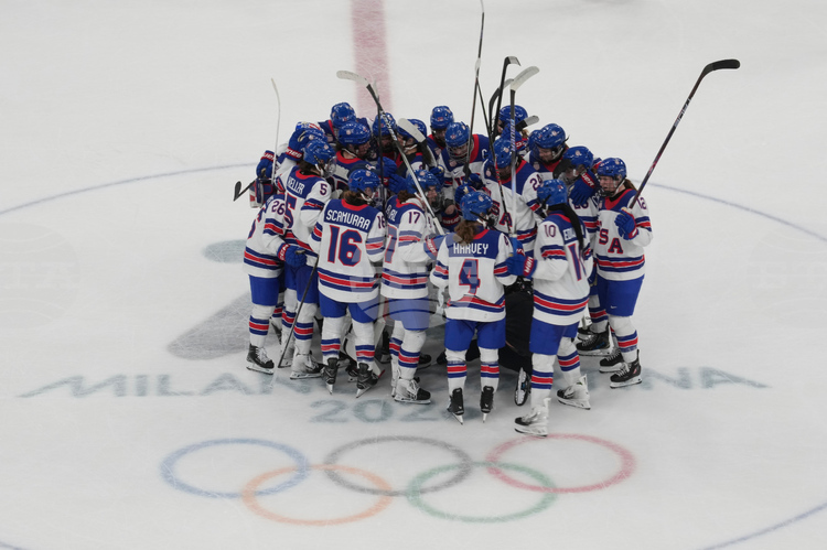 Олимпийският турнир по хокей на лед през 2030 година може да бъде преместен в Париж или Лион