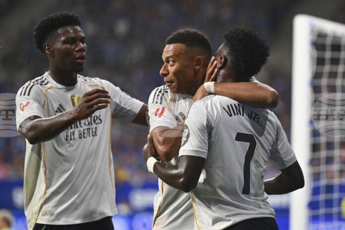 Орелиен Чуамени твърди, че Реал Мадрид е трябвало да напусне терена в мача срещу Бенфика