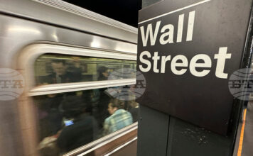 Основните индекси на Уолстрийт се движат възходящо в началото на днешната сесия на фона на вълна от корпоративни резултати