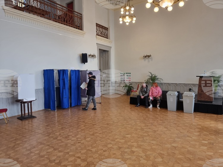 ПАРЛАМЕНТАРНИ ИЗБОРИ В УНГАРИЯ
                                                                                                Избирателната активност на парламентарните избори в Унгария към 11 ч. е 37,98%