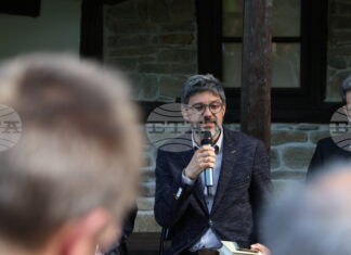 Пенчо Славейков иска да се отнасяме към литературната традиция по жив начин, каза Йордан Ефтимов в Трявна