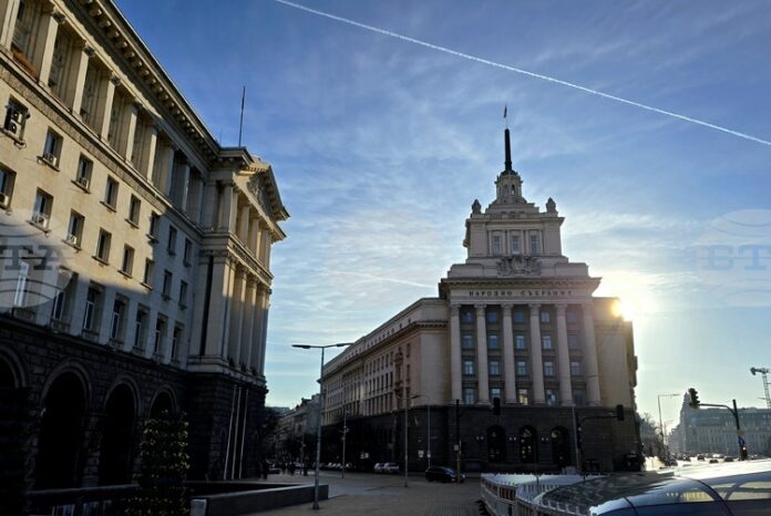 Пет сигурни формации с представителство в следващото Народно събрание, а три са на ръба на бариерата, според данни на „Тренд“