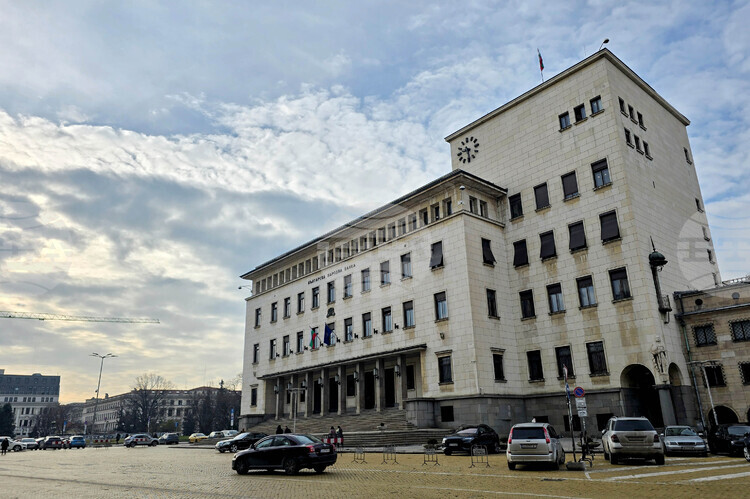 Пет възпоменателни монети, посветени на Априлското въстание, е пуснала досега БНБ, предстои шеста за 150-годишнината от епопеята