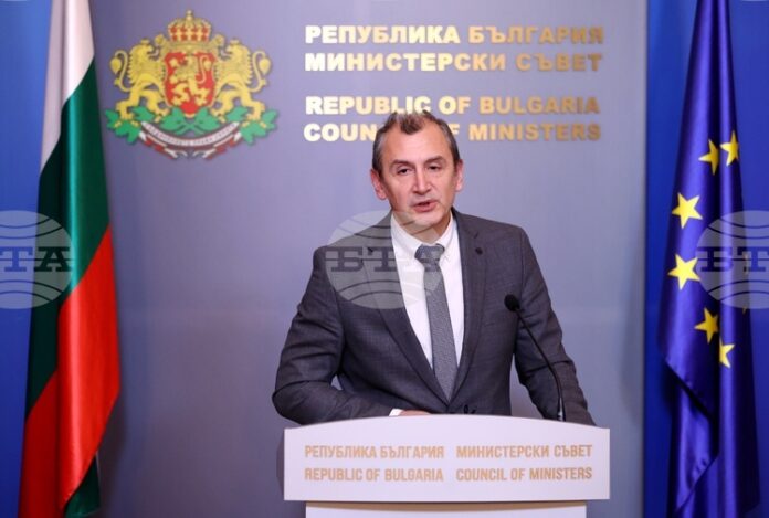 Подготвили сме мерки за справяне с установените сериозни разлики в цените на нерегистрираните лекарства, съобщи здравният министър